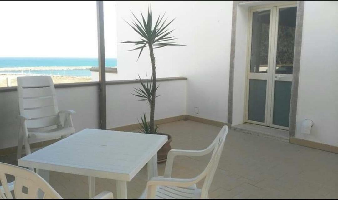 Sicilia Mare Hotel Porto Palo Bagian luar foto